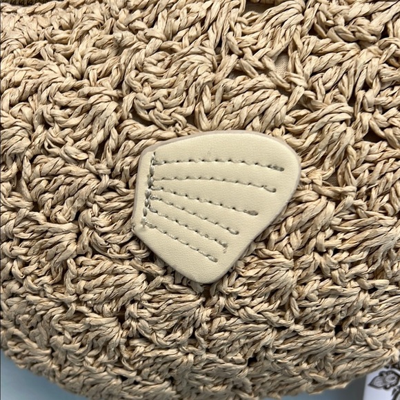 🐟Charming Fish-Shaped Woven Bag 🌊🤍 - Picture 2 of 9